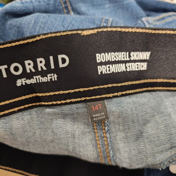 Torrid Bombshell Skinny Jeans Seamed Split Hem Stretch Denim Pants Size 14 TALL - Picture 7 of 8